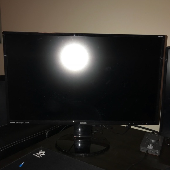 Monitor & Keyboard - Picture 2 of 6